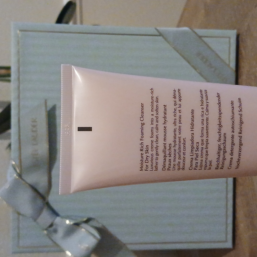 New Estée Lauder Full Size Soft Clean Foaming Cleanser - Picture 11 of 17